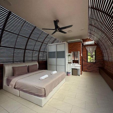 Red House The Garden Stay In Bukit Tinggi By Play Bentong Ngoại thất bức ảnh