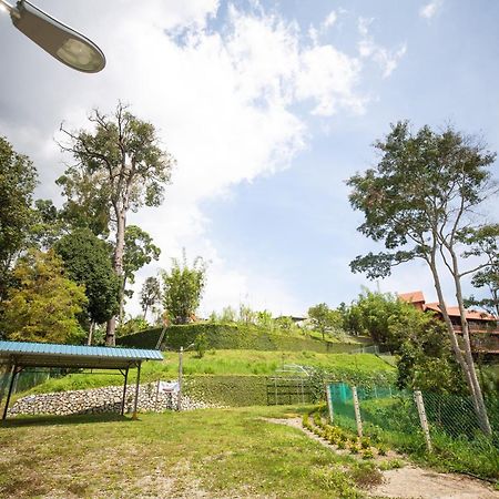 Red House The Garden Stay In Bukit Tinggi By Play Bentong Ngoại thất bức ảnh