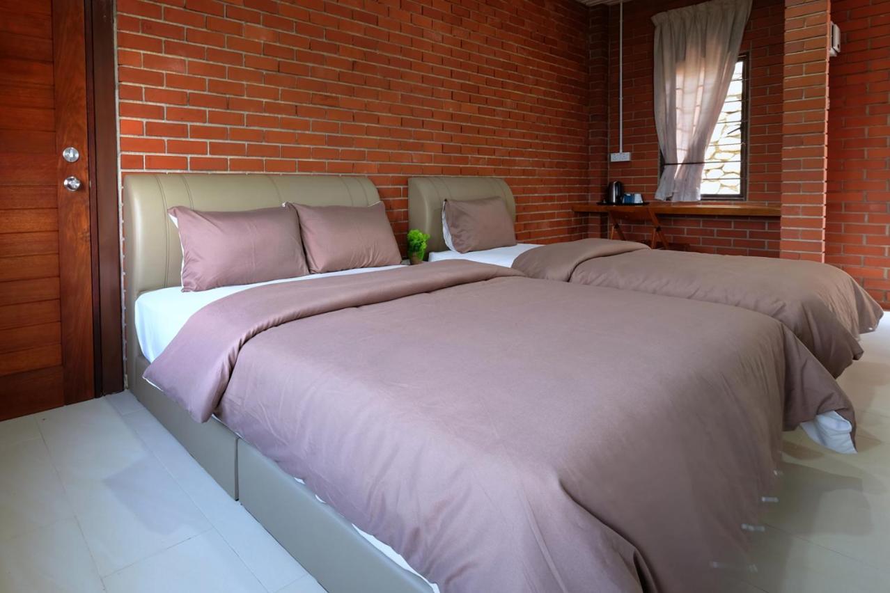 Red House The Garden Stay In Bukit Tinggi By Play Bentong Ngoại thất bức ảnh