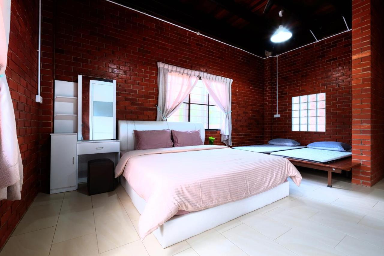 Red House The Garden Stay In Bukit Tinggi By Play Bentong Ngoại thất bức ảnh