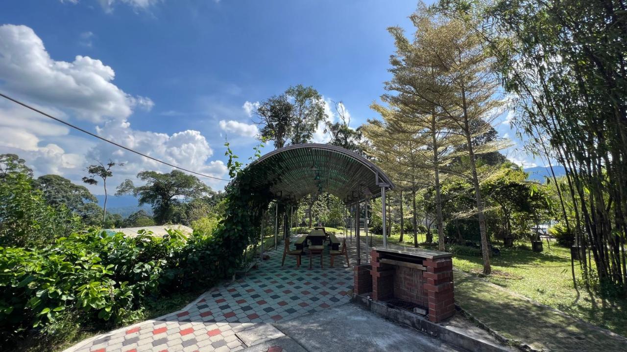 Red House The Garden Stay In Bukit Tinggi By Play Bentong Ngoại thất bức ảnh