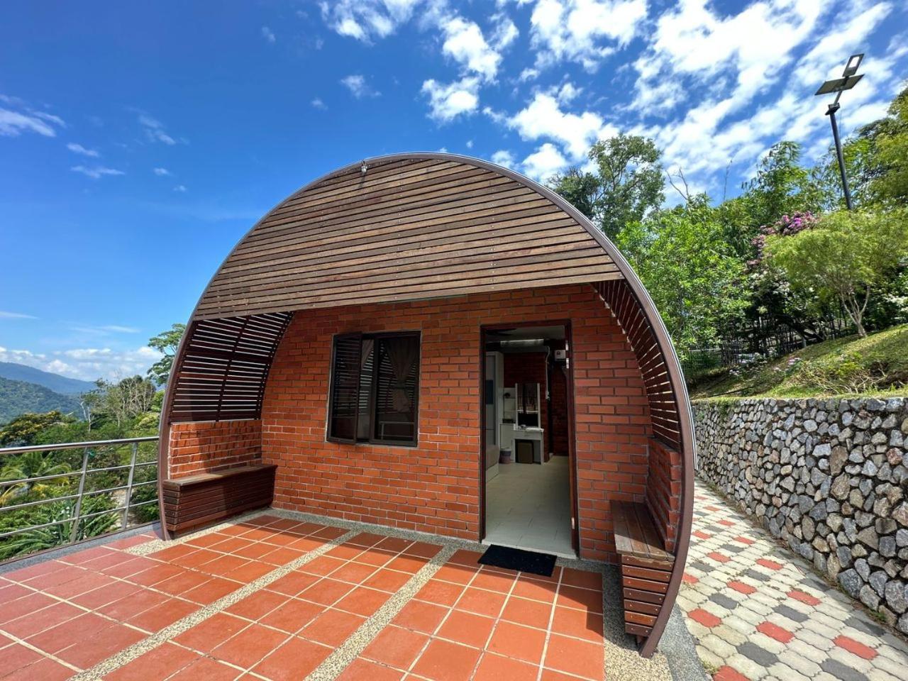 Red House The Garden Stay In Bukit Tinggi By Play Bentong Ngoại thất bức ảnh