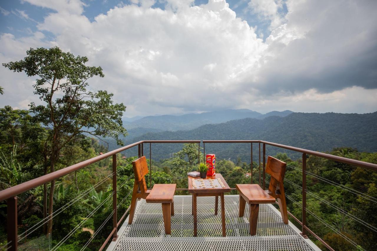 Red House The Garden Stay In Bukit Tinggi By Play Bentong Ngoại thất bức ảnh