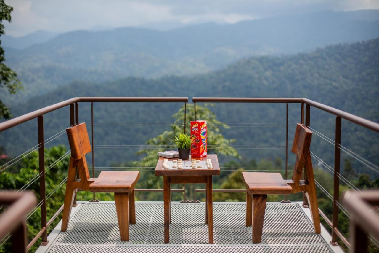 Red House The Garden Stay In Bukit Tinggi By Play Bentong Ngoại thất bức ảnh