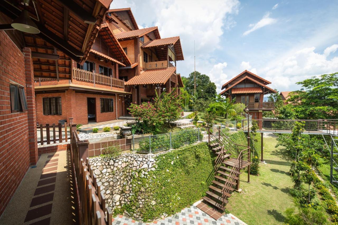 Red House The Garden Stay In Bukit Tinggi By Play Bentong Ngoại thất bức ảnh
