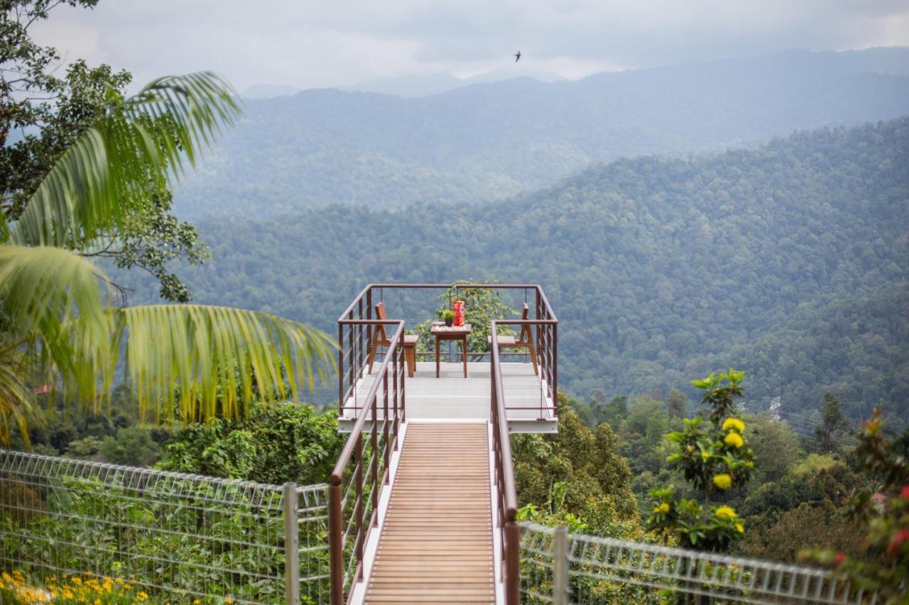 Red House The Garden Stay In Bukit Tinggi By Play Bentong Ngoại thất bức ảnh