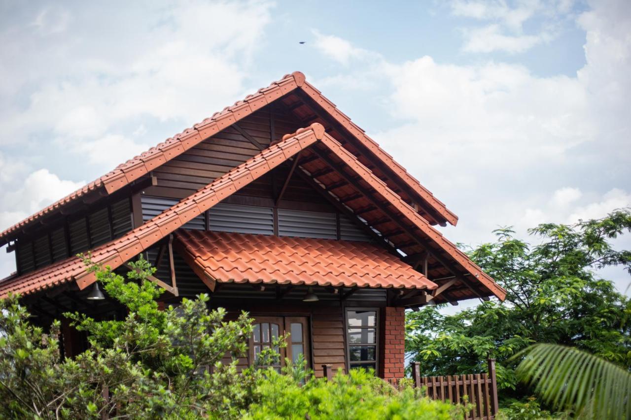 Red House The Garden Stay In Bukit Tinggi By Play Bentong Ngoại thất bức ảnh