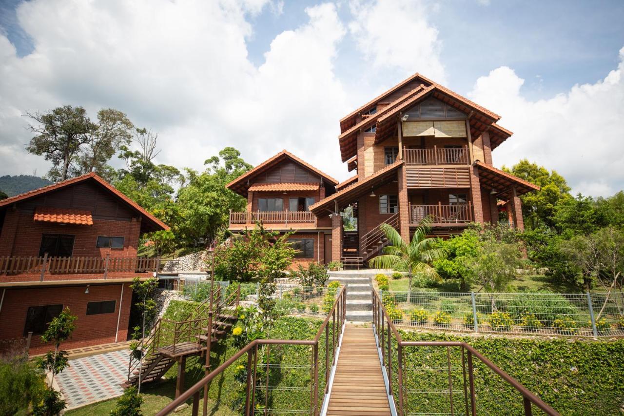 Red House The Garden Stay In Bukit Tinggi By Play Bentong Ngoại thất bức ảnh
