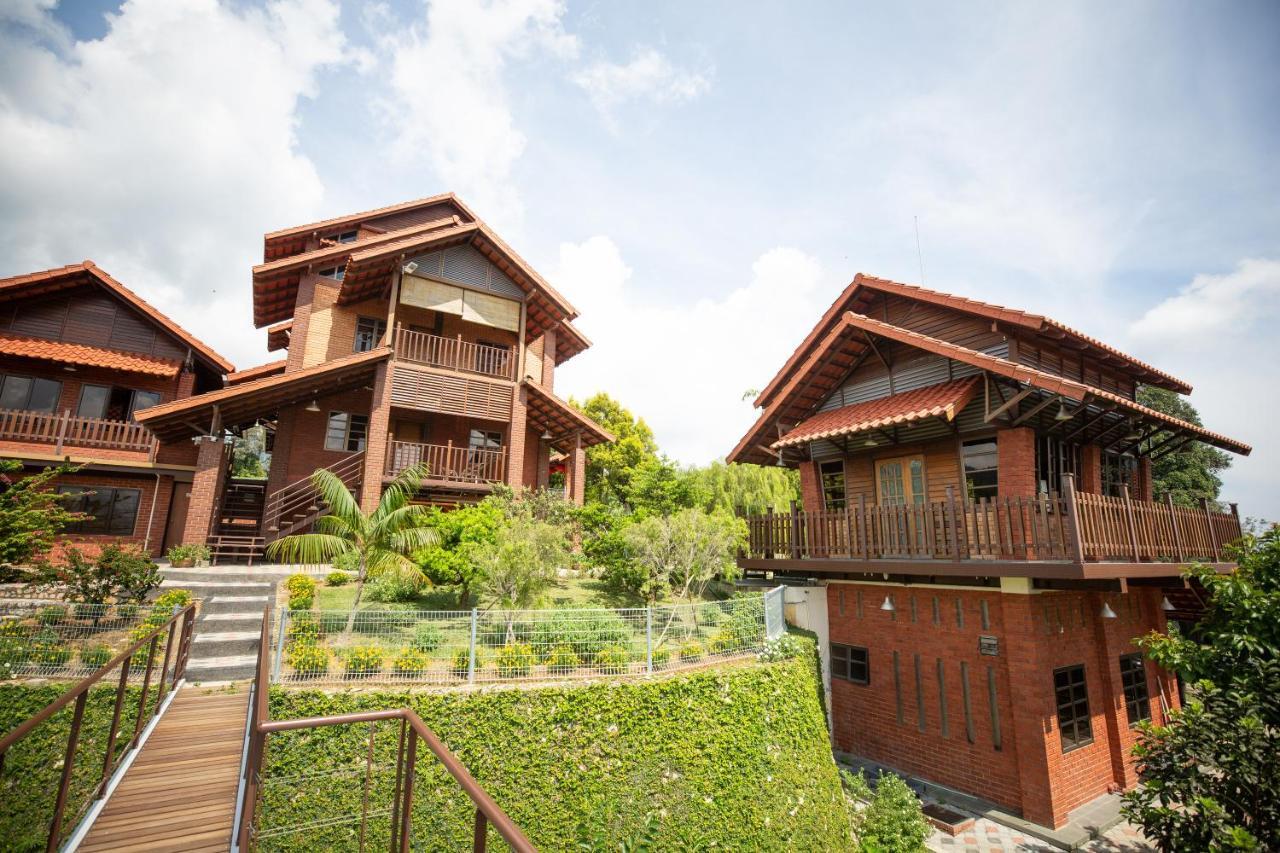 Red House The Garden Stay In Bukit Tinggi By Play Bentong Ngoại thất bức ảnh