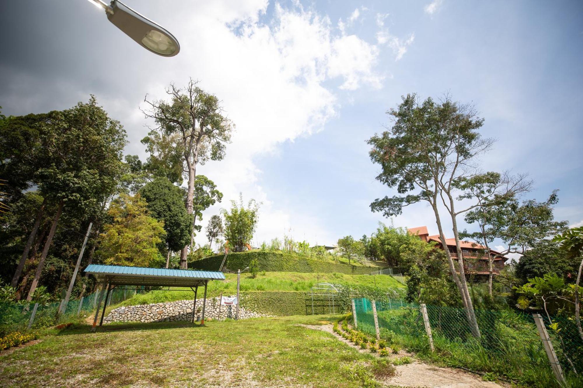 Red House The Garden Stay In Bukit Tinggi By Play Bentong Ngoại thất bức ảnh
