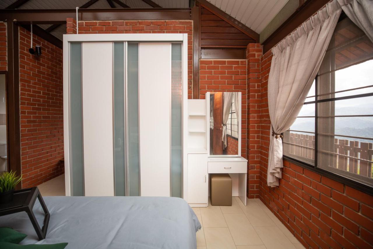 Red House The Garden Stay In Bukit Tinggi By Play Bentong Ngoại thất bức ảnh