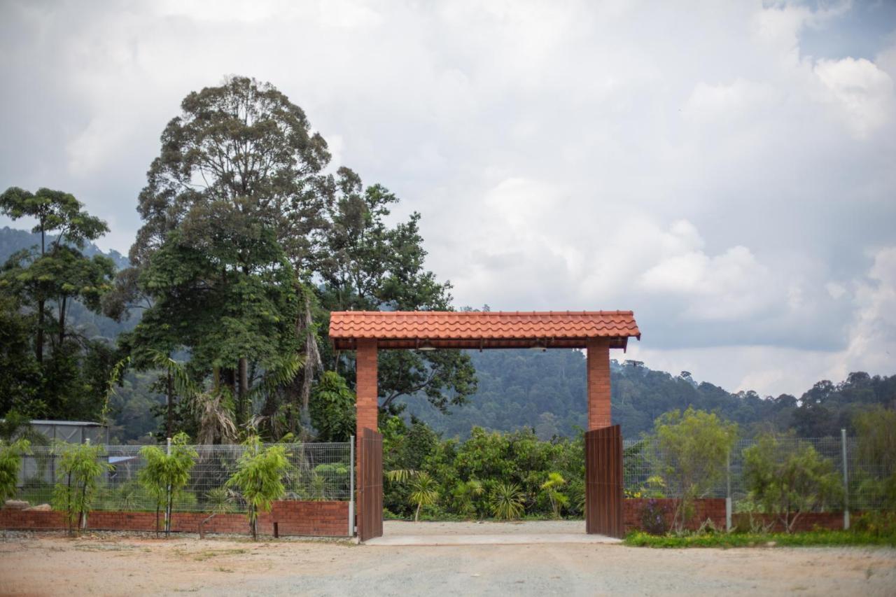 Red House The Garden Stay In Bukit Tinggi By Play Bentong Ngoại thất bức ảnh