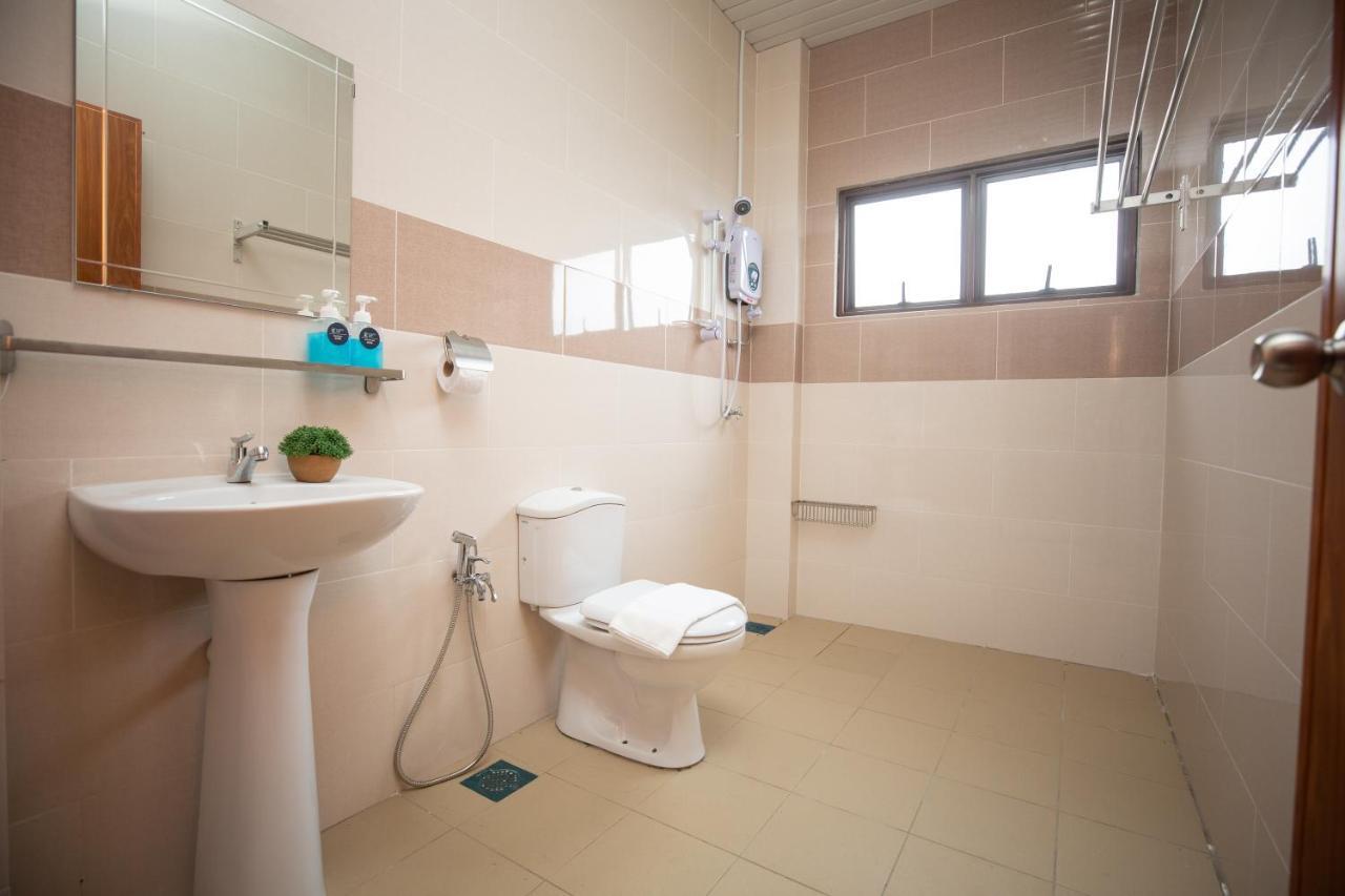 Red House The Garden Stay In Bukit Tinggi By Play Bentong Ngoại thất bức ảnh