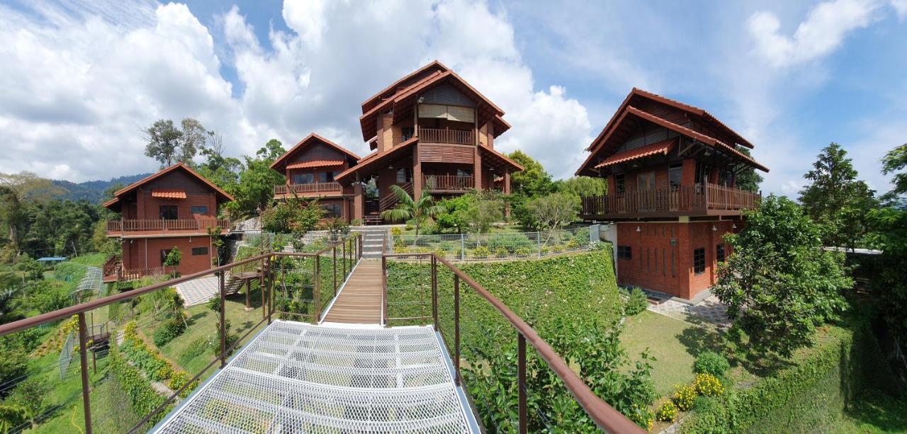 Red House The Garden Stay In Bukit Tinggi By Play Bentong Ngoại thất bức ảnh