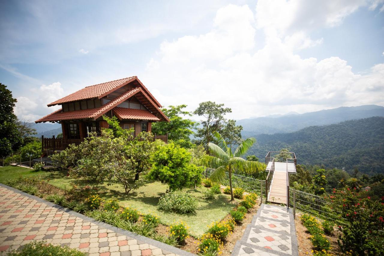 Red House The Garden Stay In Bukit Tinggi By Play Bentong Ngoại thất bức ảnh