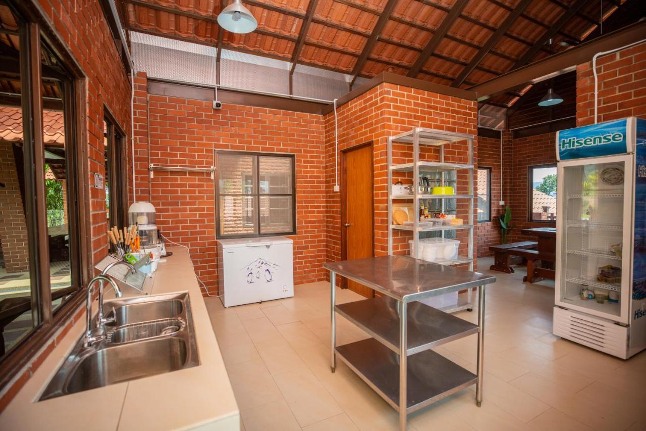 Red House The Garden Stay In Bukit Tinggi By Play Bentong Ngoại thất bức ảnh