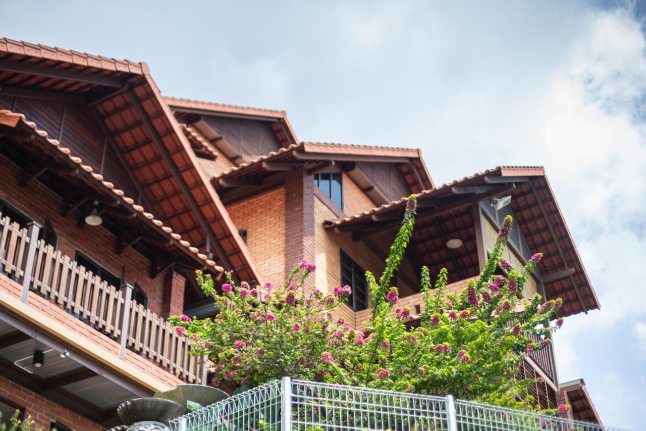 Red House The Garden Stay In Bukit Tinggi By Play Bentong Ngoại thất bức ảnh